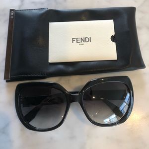 FENDI Grey Gradient Round Ladies Sunglasses 🖤